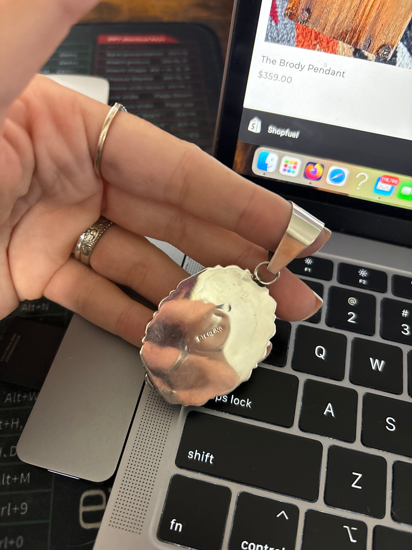 The Brody Pendant
