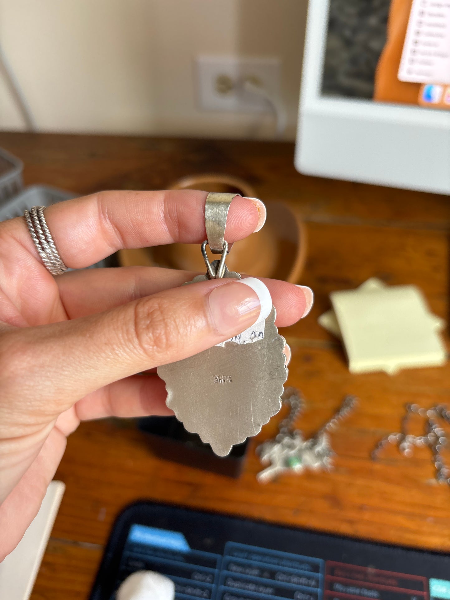 The Arvell Pendant
