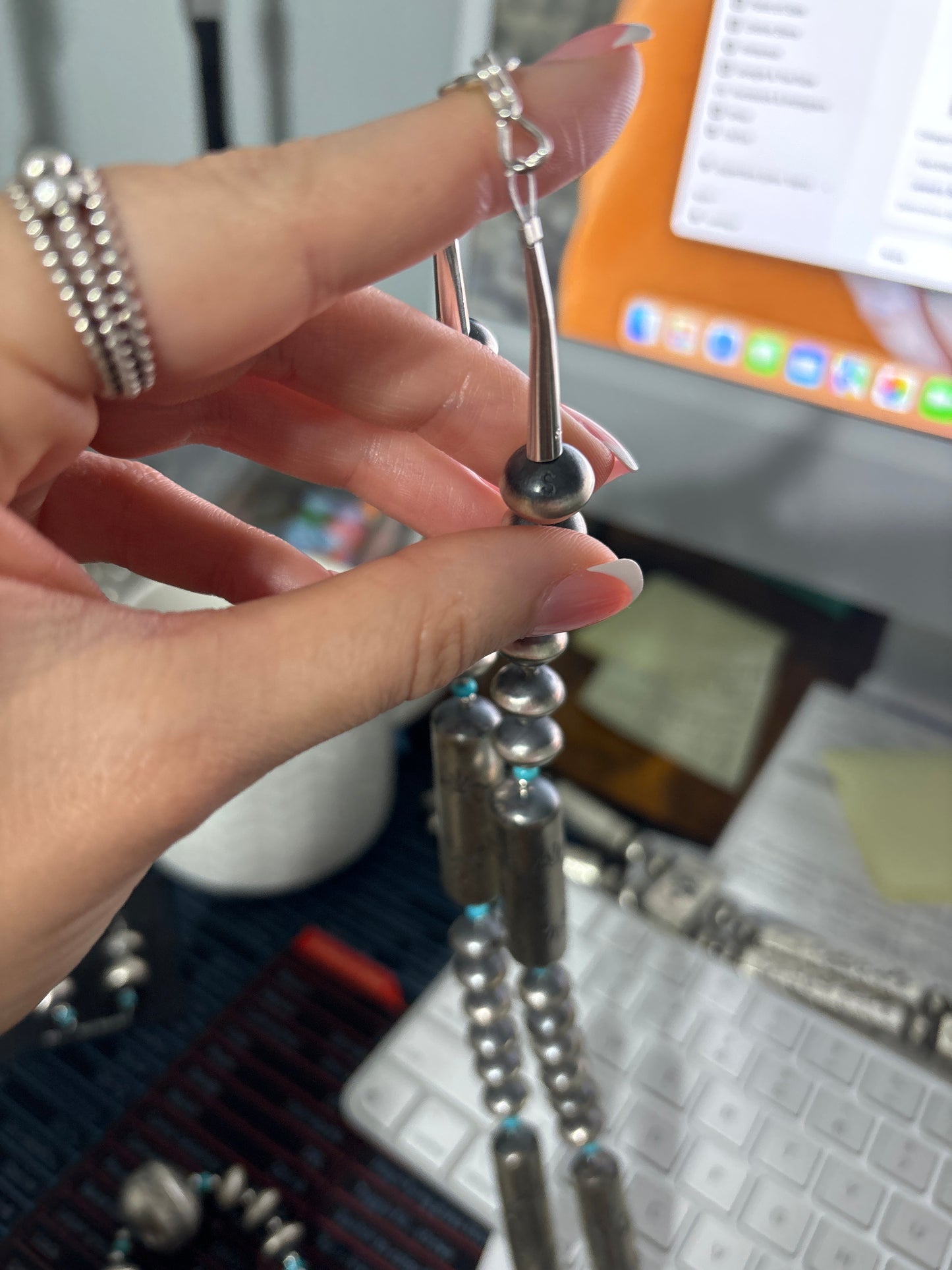 The Mondovi 31.5" Navajo Pearl Jacla Set