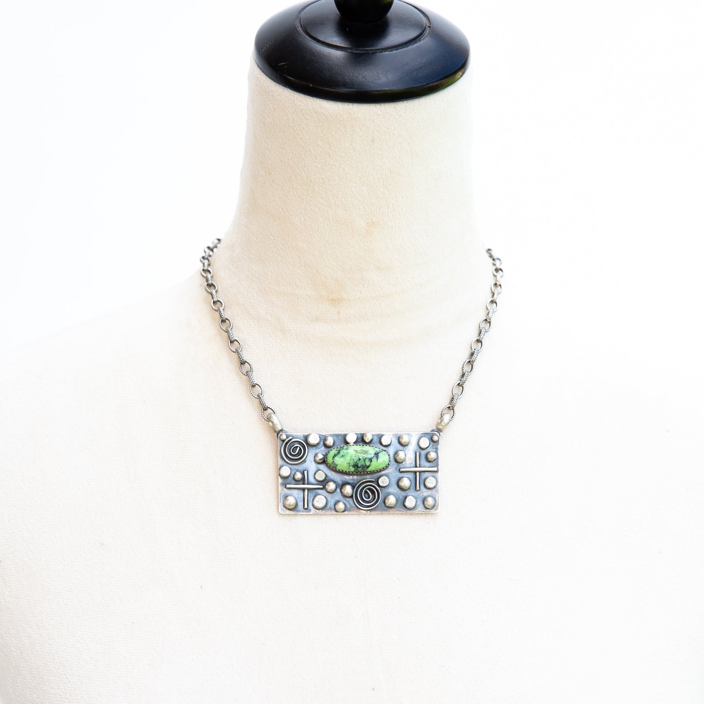 The Primera | Green Gaspeite Bar Necklace