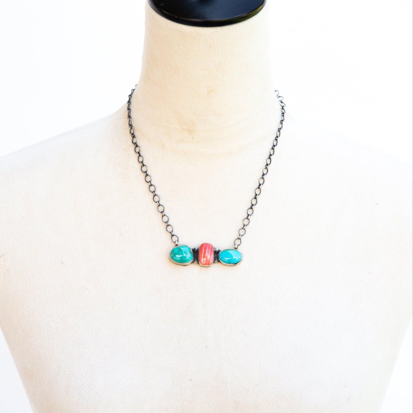 The Yakima | Multi Stone Bar Necklace