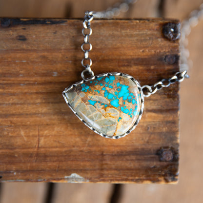 The Sorento | Royston Ribbon Teardrop Bar Necklace