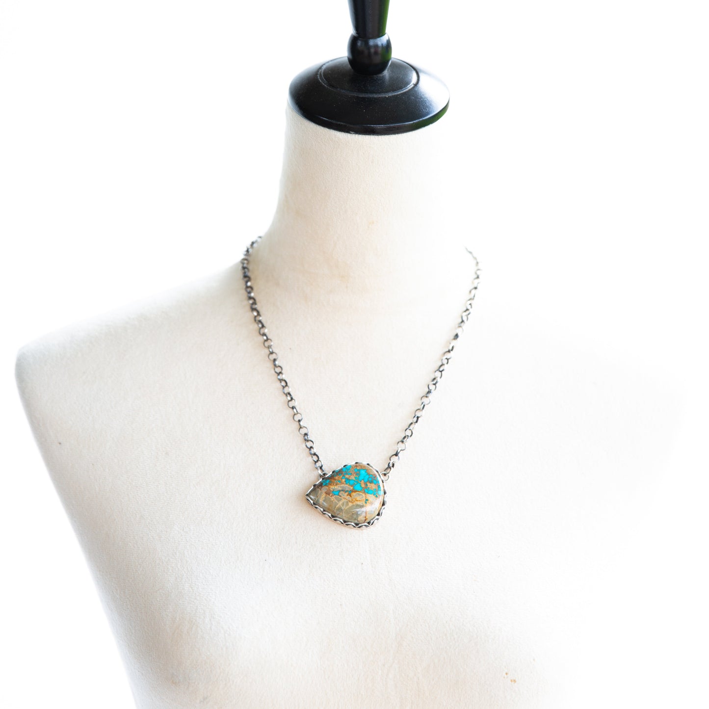The Sorento | Royston Ribbon Teardrop Bar Necklace