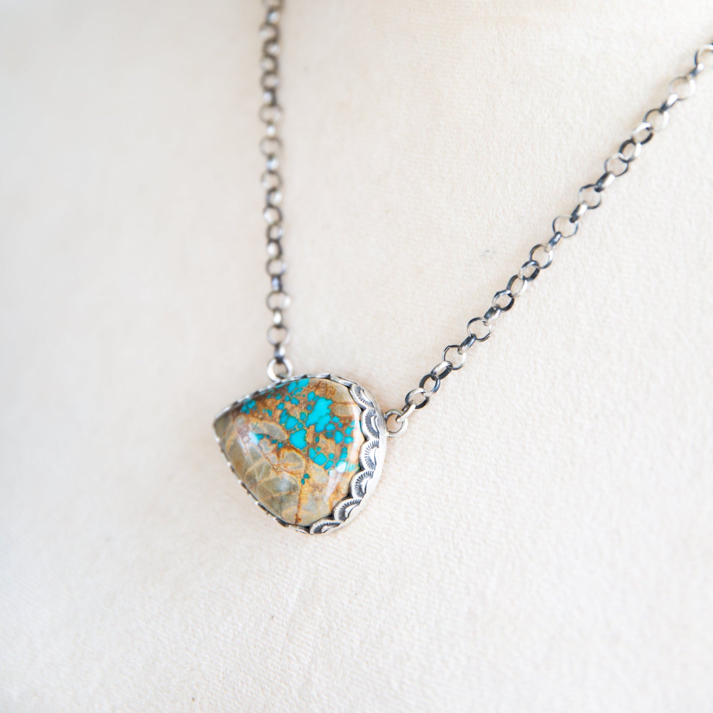 The Sorento | Royston Ribbon Teardrop Bar Necklace