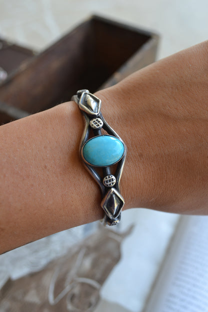 The Sallisaw Single Stone Cuff