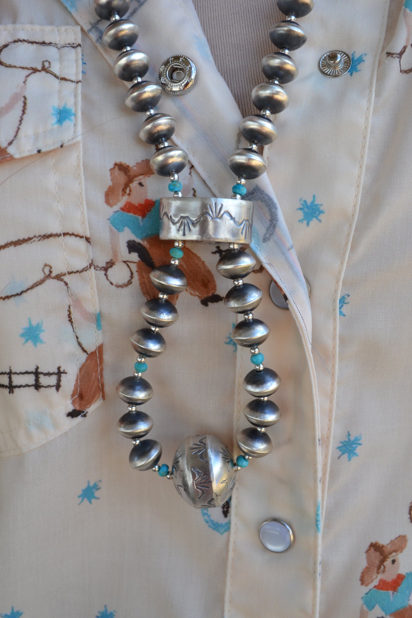 The Mondovi 31.5" Navajo Pearl Jacla Set