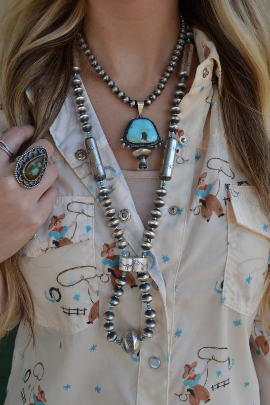 The Mondovi 31.5" Navajo Pearl Jacla Set