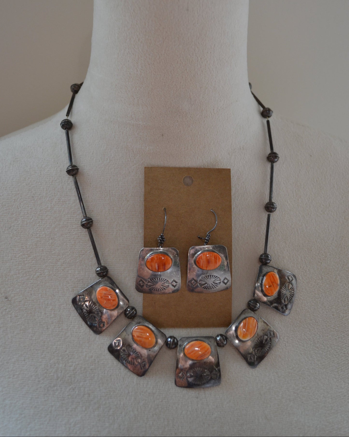 The Jacinda Vintage Orange Spiny Necklace Set