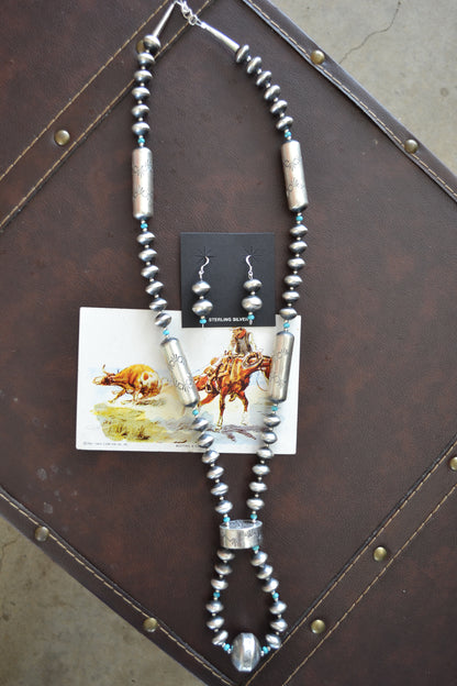 The Mondovi 31.5" Navajo Pearl Jacla Set