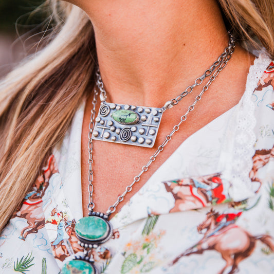The Primera | Green Gaspeite Bar Necklace