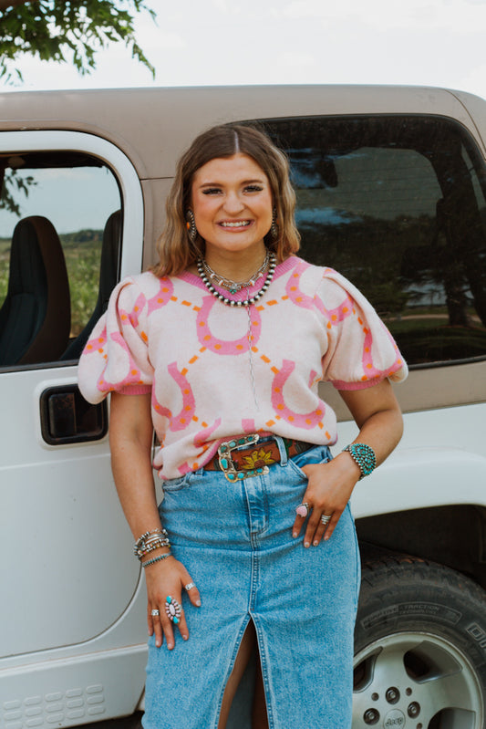 multi color short sleeve horse shoe sweater top