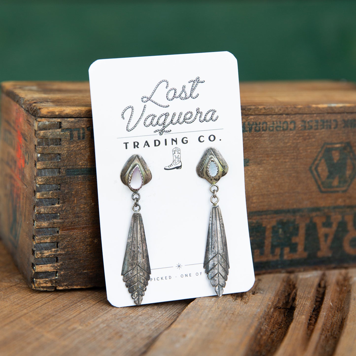 The Magestic’s | Vintage Mother of Pearl Earrings